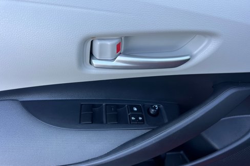 Used 2021 Toyota Corolla LE image 8