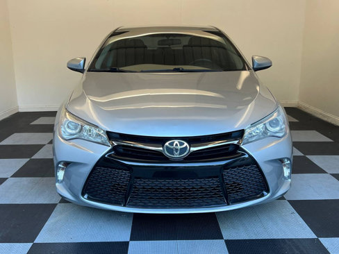 Used 2016 Toyota Camry SE image 2