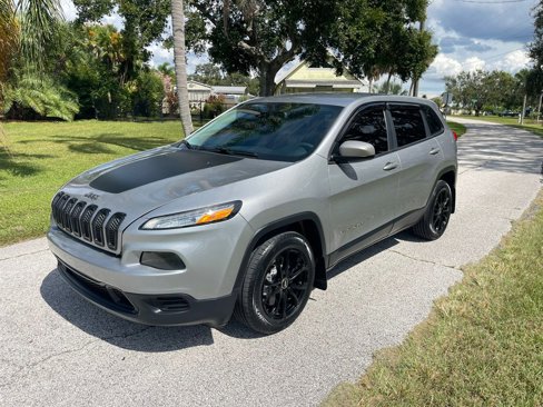 Used 2014 Jeep Cherokee Sport image 1