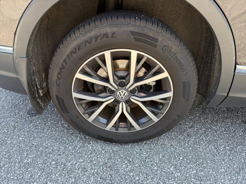 Used 2020 Volkswagen Tiguan SE w/ Panoramic Sunroof Package image 26