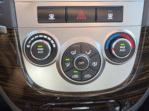Used 2011 Hyundai Santa Fe SE image 8