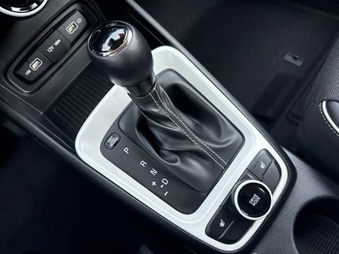 Certified 2022 Hyundai Venue Limited image 19
