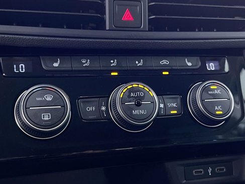 Used 2023 Volkswagen Jetta SE image 19