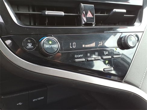 Used 2024 Toyota Camry SE image 15