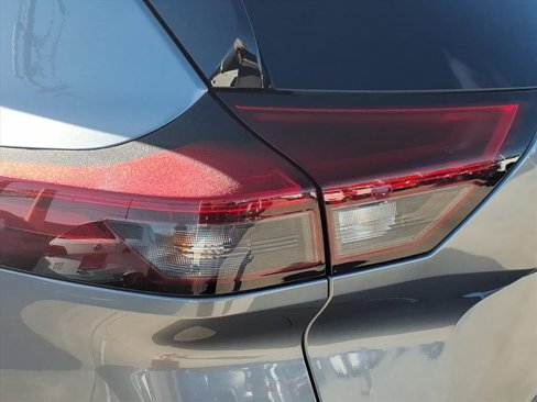Used 2021 Nissan Rogue SV w/ Premium Package image 12