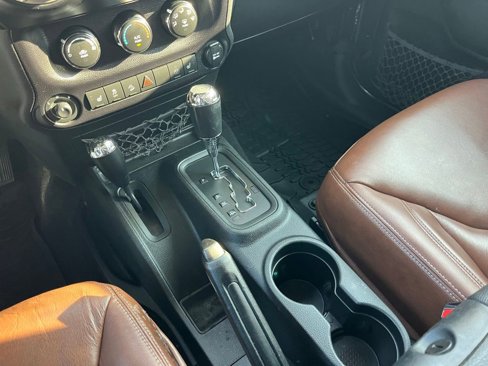 Used 2017 Jeep Wrangler Unlimited Rubicon w/ Max Tow Package image 22