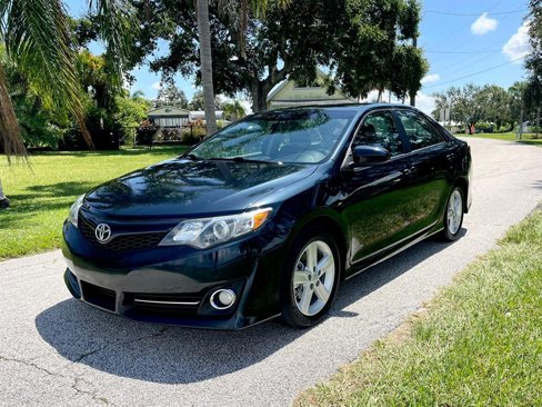 Used 2014 Toyota Camry SE image 1