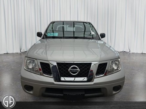 Used 2019 Nissan Frontier SV image 2