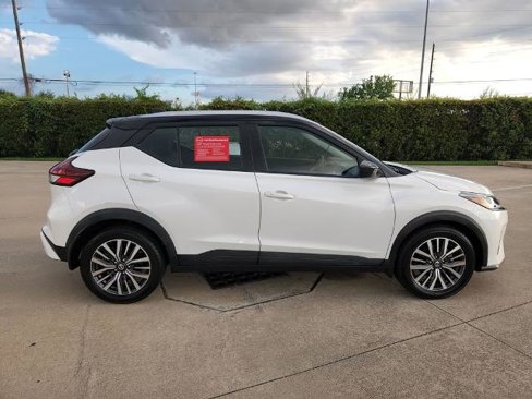 Certified 2021 Nissan Kicks SV w/ Interior Electronics Package image 4