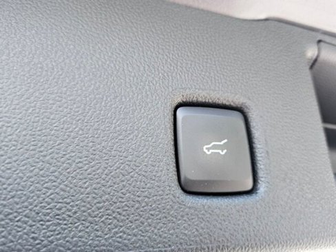 Used 2022 Ford Escape Titanium image 16