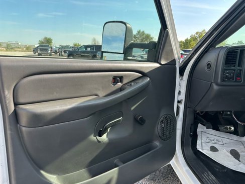 Used 2004 GMC Sierra 2500 SLE w/ Heavy-Duty Power Package image 33