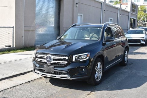 Used 2021 Mercedes-Benz GLB 250 4MATIC image 2