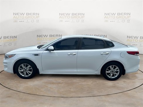 Used 2017 Kia Optima LX image 2