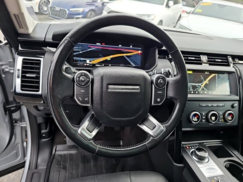 Used 2018 Land Rover Discovery SE image 34