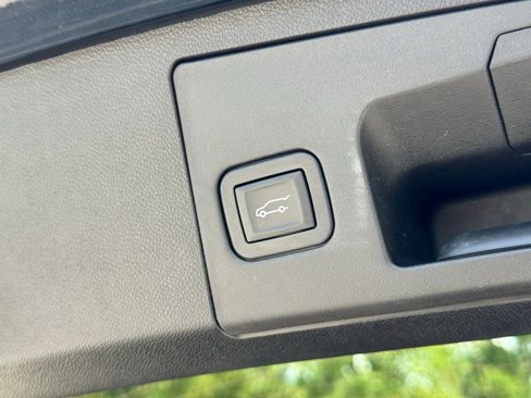 Used 2019 Cadillac XT4 Sport w/ Cold Weather Package image 18