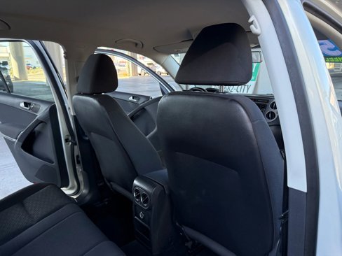 Used 2015 Volkswagen Tiguan S image 19