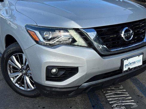 Used 2019 Nissan Pathfinder SL image 3