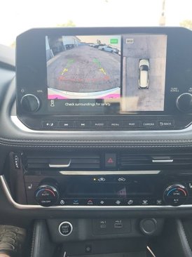 Used 2021 Nissan Rogue Platinum image 3