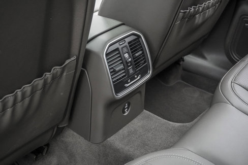 Certified 2024 Porsche Macan image 20