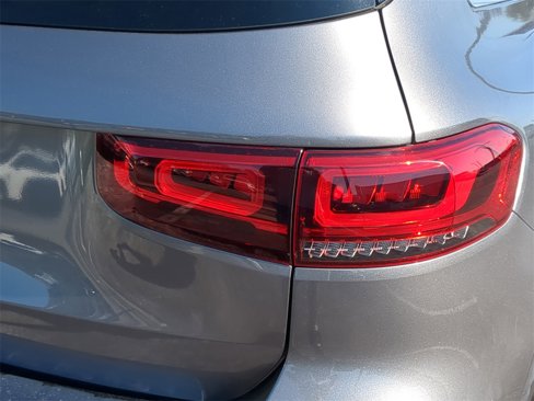 Used 2021 Mercedes-Benz GLB 250 w/ Premium Package image 8