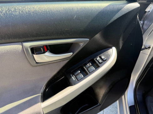 Used 2014 Toyota Prius Five image 16