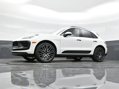 Used 2025 Porsche Macan Turbo image 34