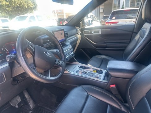 Used 2020 Ford Explorer XLT w/ Equipment Group 202A image 11