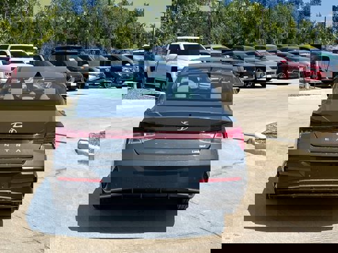 Certified 2024 Hyundai Elantra Limited image 11