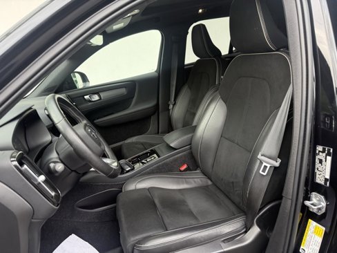 Used 2021 Volvo XC40 T5 R-Design w/ Climate Package image 10