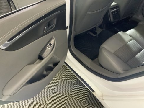 Used 2017 Chevrolet Impala LT image 29