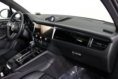 Used 2025 Porsche Macan image 24