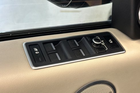 Used 2013 Land Rover Range Rover HSE image 13