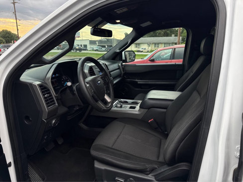 Used 2018 Ford Expedition XLT image 9