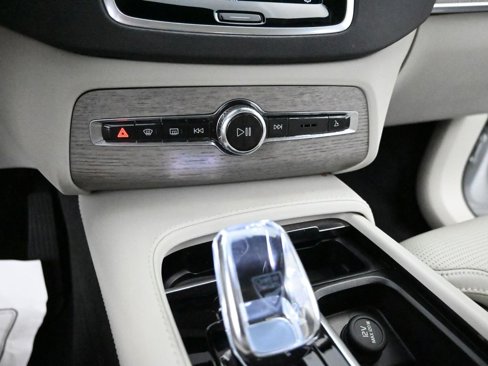 Certified 2024 Volvo XC90 B6 Ultimate w/ Protection Package Premier image 23