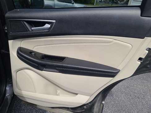 Used 2020 Ford Edge Titanium image 37
