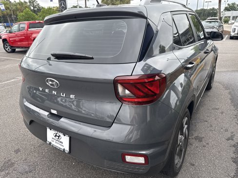 New 2025 Hyundai Venue SEL image 4
