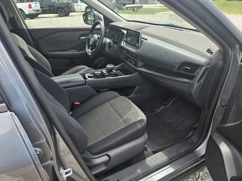 Used 2023 Nissan Rogue SV image 19