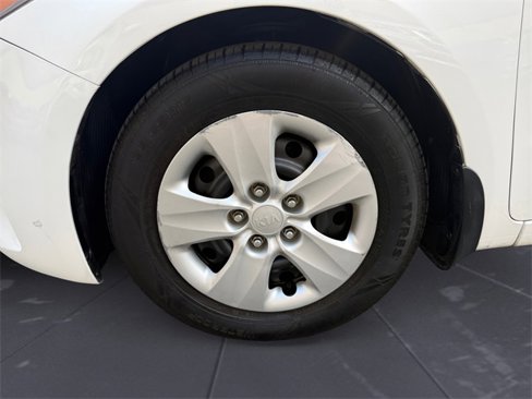 Used 2017 Kia Forte LX image 14