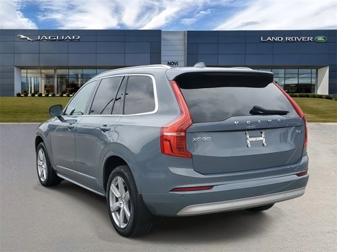 Used 2022 Volvo XC90 T6 Momentum image 2