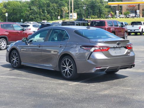 Used 2023 Toyota Camry SE image 4