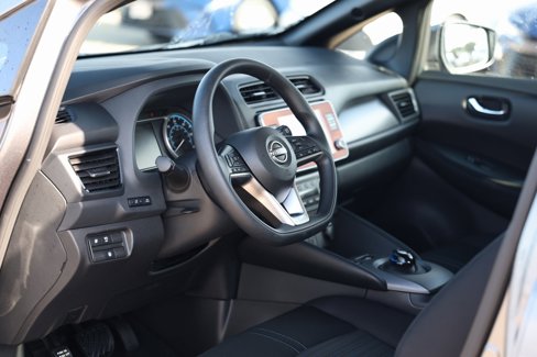 Used 2024 Nissan Leaf S image 12