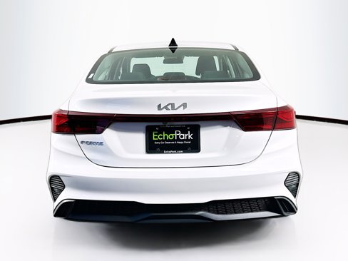 Used 2023 Kia Forte LXS image 7