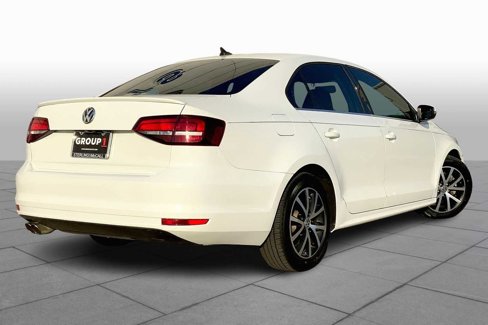 Used 2017 Volkswagen Jetta SE image 12