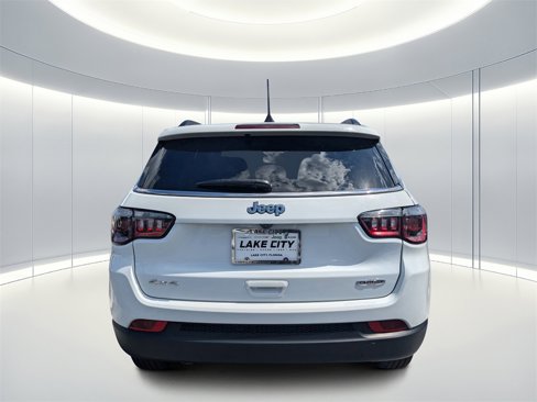 Used 2024 Jeep Compass Latitude image 4