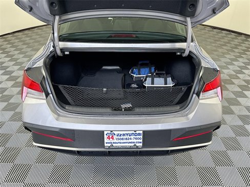 New 2025 Hyundai Elantra SE image 17