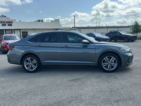 Used 2023 Volkswagen Jetta SE w/ Panoramic Sunroof Package image 9