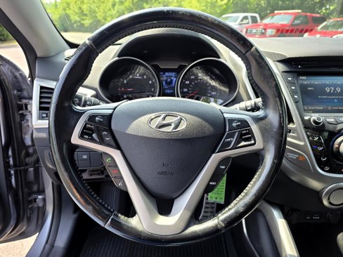 Used 2013 Hyundai Veloster w/ Style Pkg image 17
