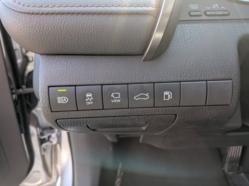 Used 2018 Toyota Camry XLE image 24