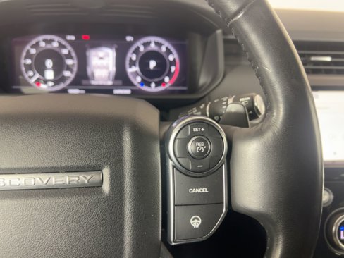 Used 2018 Land Rover Discovery HSE image 16