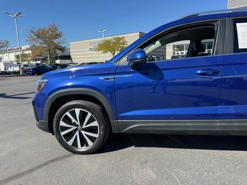 Used 2022 Volkswagen Taos SE image 2